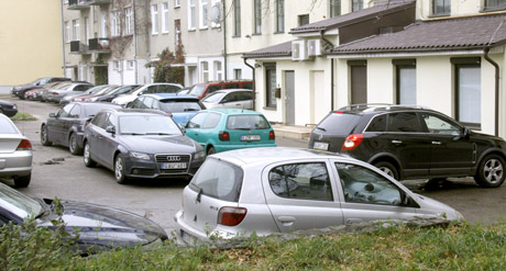 Pinigai byrės ir iš daugiabučio kiemo Pinigai byrės ir iš daugiabučio kiemo