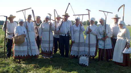 Folkloras byloja „Klėčios“ dainininkų lūpomis Folkloras byloja „Klėčios“ dainininkų lūpomis