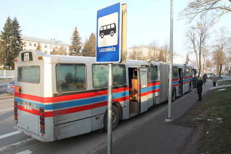Kodėl stotelėje prie ligoninės nėra suoliuko? Kodėl stotelėje prie ligoninės nėra suoliuko?