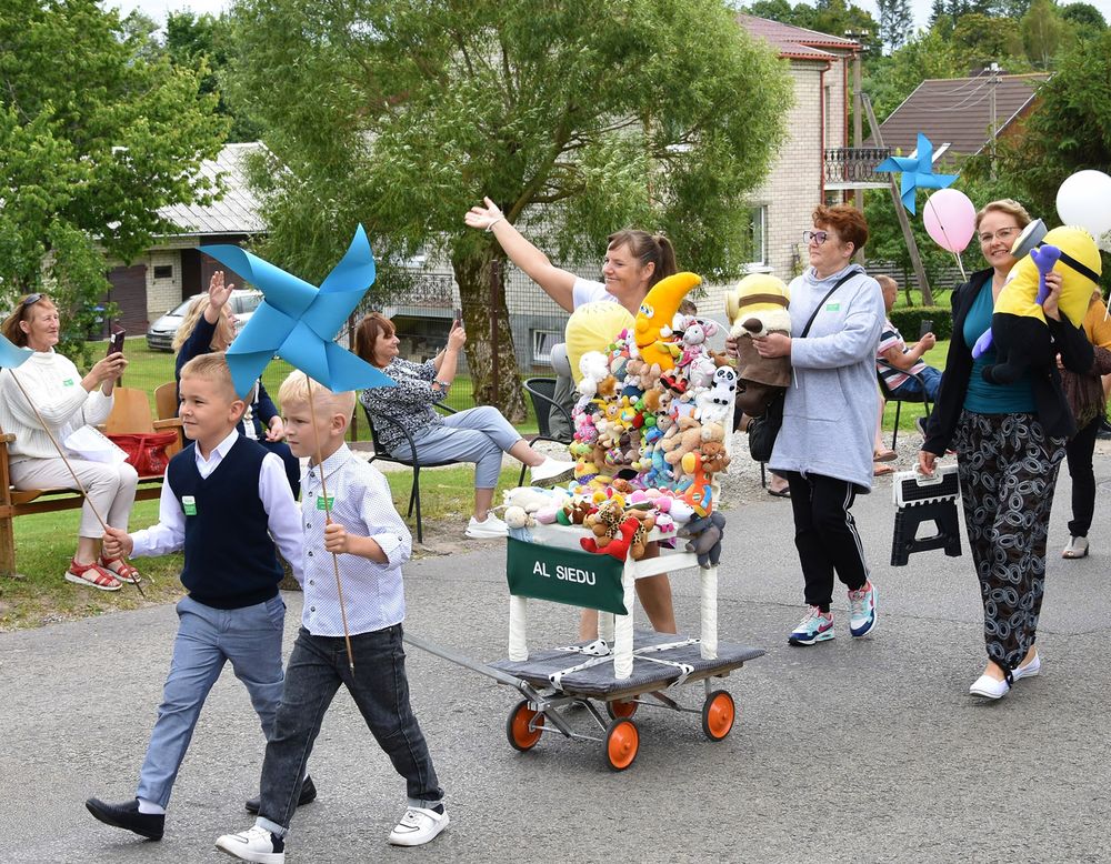 Parade - ir darželinukų sukurta kėdė
