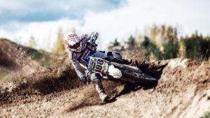 Motokroso čempionas prisijaukino skausmą