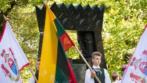 oksanosdukienesnuotrauka-amkeiurlioniokeliaatrauktasirplungesparkeesantisdiamkurejuiskirtaspaminklas